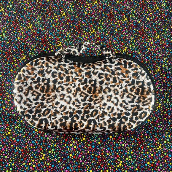 The Bra Bag Women Travel Molded Framed Leopard Print Ruffle Zip Around Case - Picture 2 of 4
